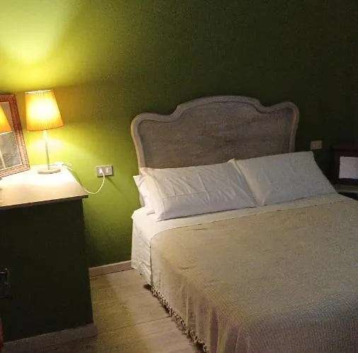 Il Conte Di Montechiaro Rural بيت ضيافة ساسو ماركوني